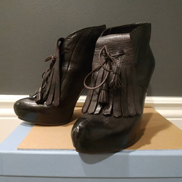 Gorgeous Leather Ankle Boots with Tassels - Picture 3 of 6